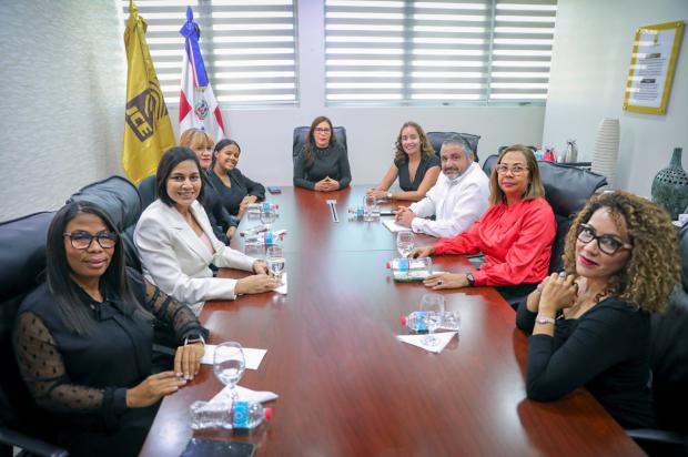 JCE recibe representantes del Colectivo Femenino Internacional para la Democracia