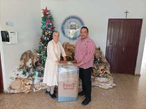 José Rubén Gonell Cosme celebra la Navidad con un agasajo a adultos mayores en La Vega