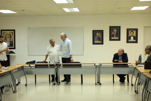 Luis Miguel De Camps se reúne con el Foro Socioeducativo para discutir la calidad educativa