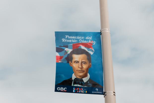 Alcaldía del DN honra a la patria con imágenes de héroes en el Malecón SD