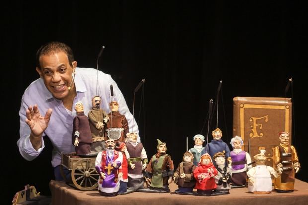 Con los espectáculos La Tonta Aventura del Tontísimo Gato, llegado desde Cuba, Error 404, procedente de España, y El Flautista de Hamelin, del Teatro Cúcara-Mácara de República Dominicana.