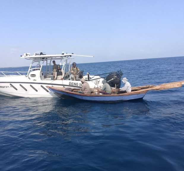 La Armada intercepta tres embarcaciones haitianas involucradas en pesca ilegal en Monte Cristi
