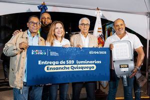 Carolina Mejía presenta el programa “Sectores Iluminados, Más Seguros” en Santo Domingo