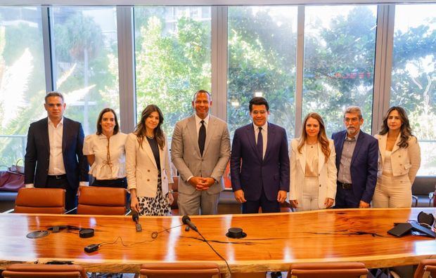 Personalidades presentes en el acto.