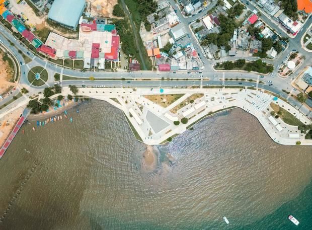 Malecón de Santa Bárbara de Samaná y otras obras complementarias, consiste en un conjunto de soluciones hidráulicas