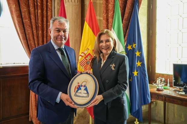 Alcalde de Sevilla considera un orgullo concretar hermanamiento con Santo Domingo.