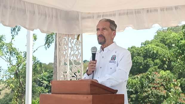 Juan Pablo Uribe ofrece el discurso de rigor.