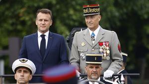 14 de Julio en Francia: Tricolor, Tradición y Tensión Política Sobre los Campos Elíseos