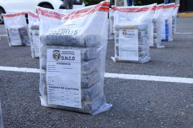 Interceptan lancha con 1.5 toneladas de cocaína en Pedernales