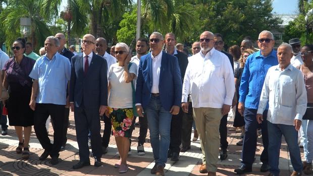 Max Puig llama a fortalecer la democracia 