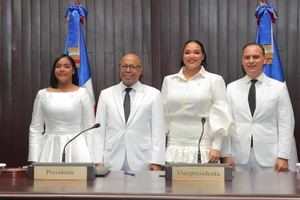 Vista del nuevo bufete directivo de la Cámara de Diputados. De izquierda a derecha, Eduviges Bautista, secretaria; Alfredo Pacheco, presidente; Dharuelly D´Aza, vicepresidenta; y Emil Durán, secretario. 