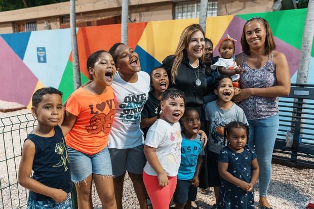 Carolina Mejía inaugura parque 30 de Mayo renovado.