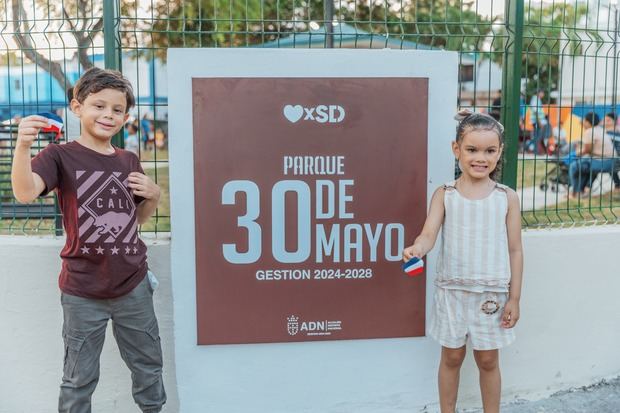 Carolina Mejía inaugura parque 30 de Mayo renovado.