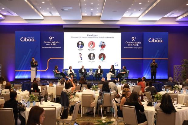 Asociación Cibao celebra su 9.º conversatorio sobre sostenibilidad.