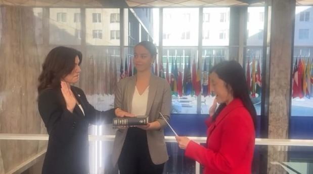 La diplomática estadounidense Leah Francis Campos fue oficialmente juramentada como nueva embajadora de los Estados Unidos en la República Dominicana.