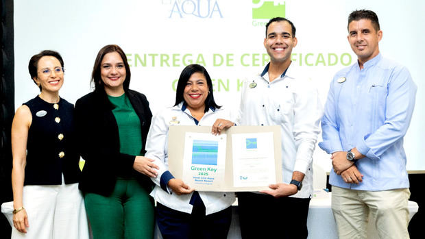 Crisma Becerra, Rocío Mora, Soriviany Medina, Luís García y Raymond Casañas.