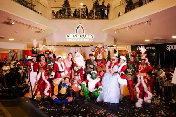 Acrópolis da inicio a la Navidad 2025 con magia y luces.