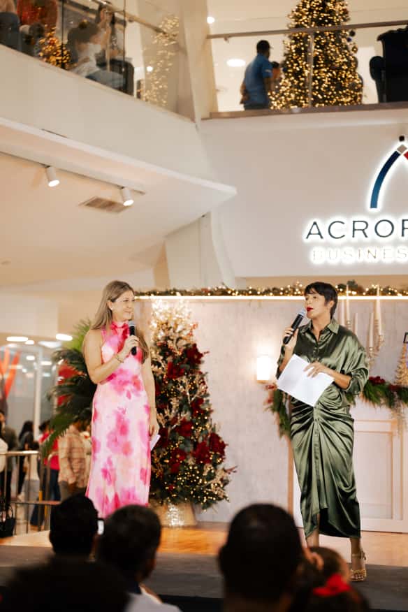 El atrio central del mall se transformó en un escenario lleno de encanto con el gran espectáculo de encendido del árbol de Navidad.