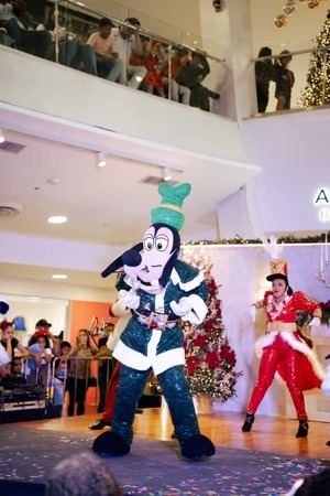 Acrópolis Business Mall invita a todos a disfrutar de su Christmas Season 2025, una celebración que une emociona y marca el inicio de la época más hermosa del año.