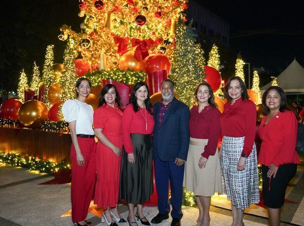 Banco Central enciende su Belén y árbol navideño.