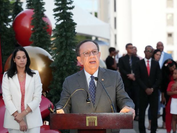 Héctor Valdez Albizu.