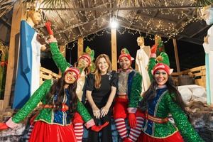 Carolina Mejía enciende el árbol navideño en Plaza Santo Domingo