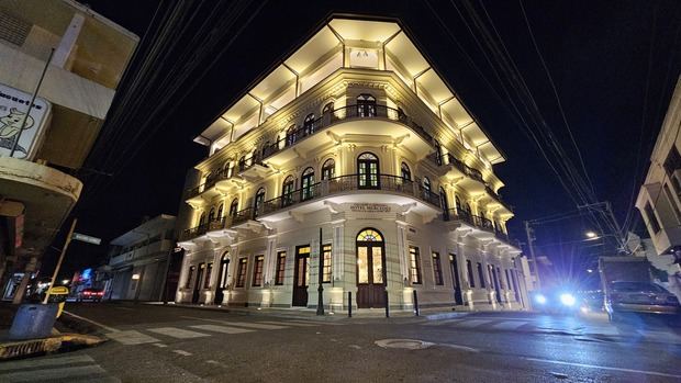 Banreservas inaugura Centro Cultural en el antiguo Hotel Mercedes de Santiago