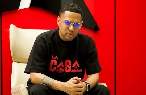 Alofoke: el influencer que ascendió del barrio al poder digital y ahora inquieta al país.