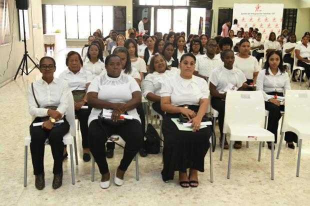 Centro de Integración Familiar gradúa a más de 3,700 personas en 2025