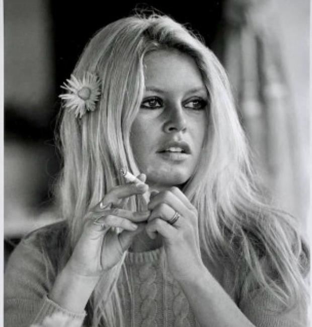 1-Brigitte Bardot en su juventud, imagen icónica en blanco y negro.