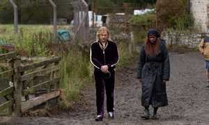 La aclamada saga de terror postapocalíptico regresa a la pantalla grande.