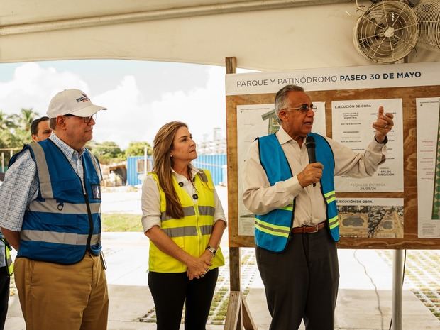 Monegro, Vicini y Luisín felicitan a Carolina por avances en Paseo 30 de Mayo y Malecón Deportivo.