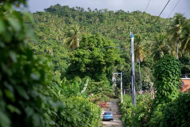 El proyecto contempló la instalación de postes de hormigón, más de tres kilómetros de líneas eléctricas y transformadores.