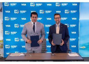 David Collado firma acuerdo con Visa Internacional para fortalecer el turismo de RD