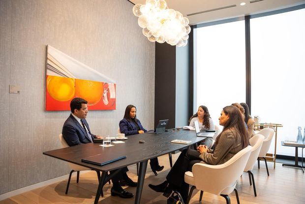 Collado sostuvo importantes encuentros con representantes de JP Morgan, Bank of America y Standard & Poor's y American Express.