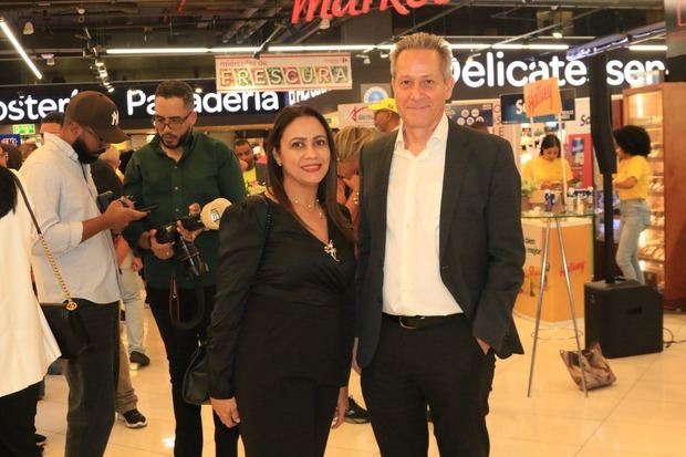 Dayanara de García y Olivier Pellin.