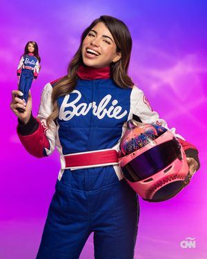 Regina Sirvent, piloto mexicana destacada en el automovilismo.