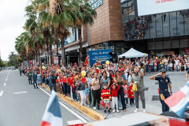 Los vehículos también se desplazaron con sus sirenas por las avenidas Padre Castellanos, José Martí, México, John F. Kennedy, 27 de Febrero, José Núñez de Cáceres, Sarasota e Independencia.