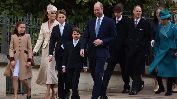 La familia real británica asiste a la misa de Pascua sin las princesas Beatriz y Eugenia.