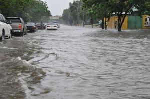 Alerta roja en el Gran Santo Domingo por intensas lluvias y granizadas