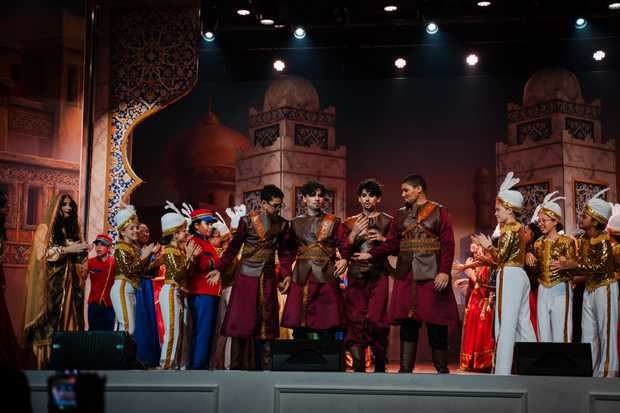 Una noche mágica: estudiantes de Saint George School presentan Aladdin Jr.