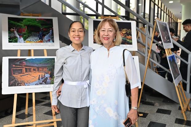 María Mercedes y Rosa NG.