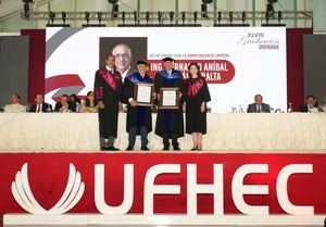 Universidad Federico Henríquez y Carvajal gradúa a 2,185 profesionales en su 48.ª investidura