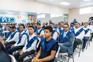 Jóvenes de Cristo Rey y Villas Agrícolas en Centro Futuro