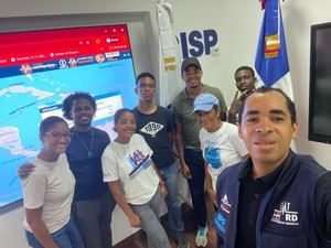 Voluntarios dominicanos preparan ayuda médica para víctimas del terremoto en Venezuela
