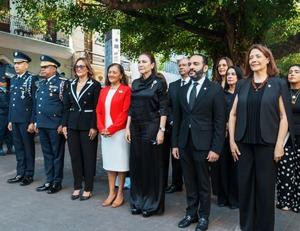 Carolina Mejía y embajadora Jacqueline DeLima encabezan acto por el Día de Canadá