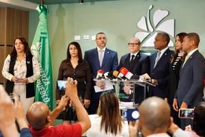 Legisladores de la Fuerza del Pueblo piden más tiempo para el estudio del Código Penal.