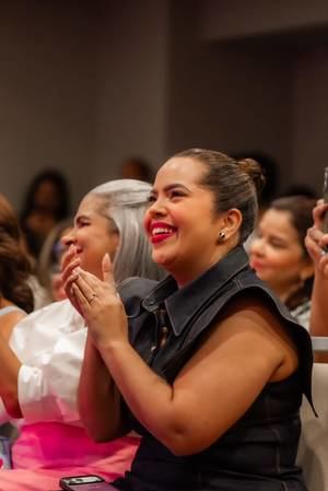 Eddy Gomez presenta Galerie Rouge en Fashion Freak con su primer drop inspirado en la obra 'Amor en bandeja de plata'