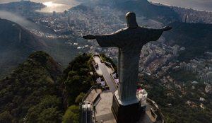 El Cristo Redentor, ícono de Brasil, entra en penumbra por el medioambiente