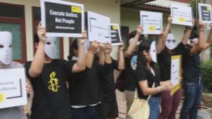 Grupos de derechos humanos protestan por ejecución de preso en Tailandia